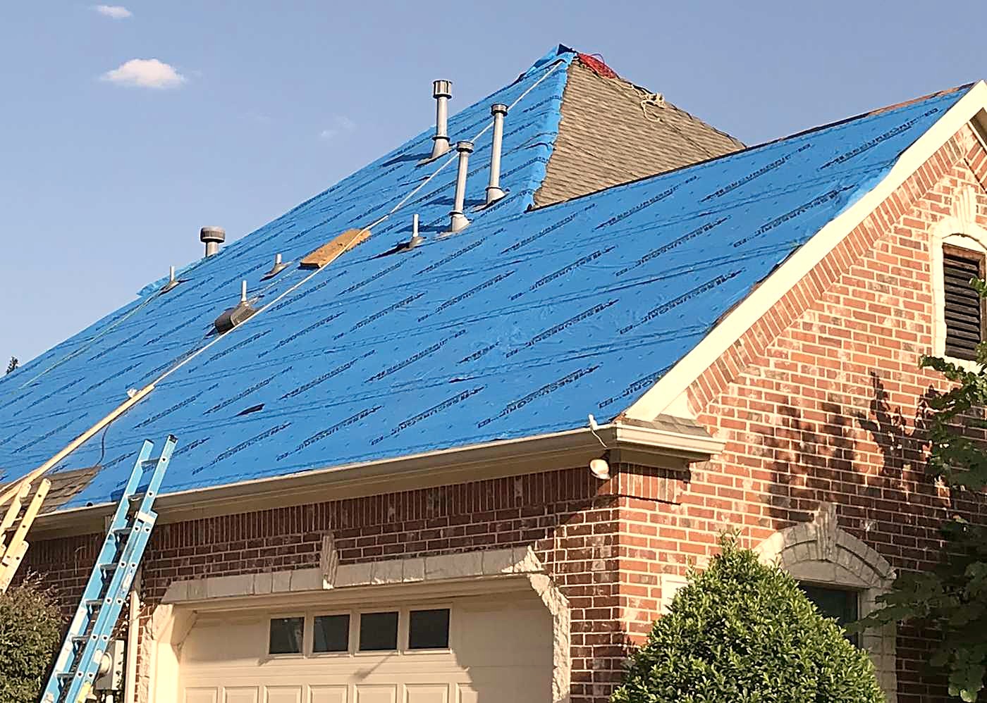 GreyHawk Roofing LLC. crew at work